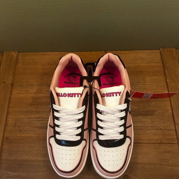 Hello Kitty Sanrio Women's Pink Casual Court Sneakers Size 8 NWT - Picture 6 of 8
